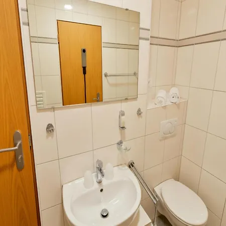 Familienappartement Roswitha Mit Pool Und Sauna شقة فرايونغ